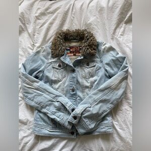 Vintage Y2K Hollister Light Wash Jean Jacket (Medium)